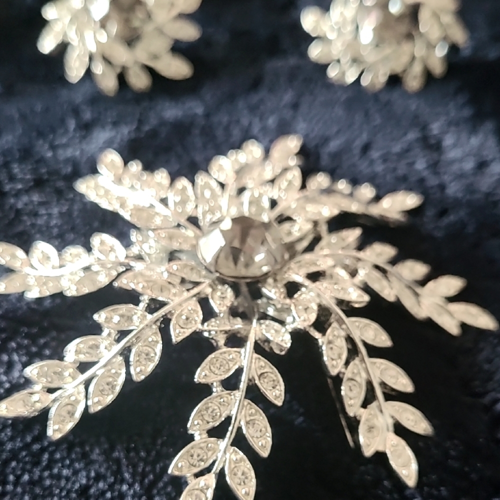 Sarah Coventry 1963 Snowflake Brooch And Matching Clip Earrings